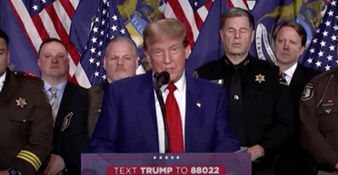 Трамп назвал мигрантов "животными", манипулируя острой проблемой в США, — Reuters