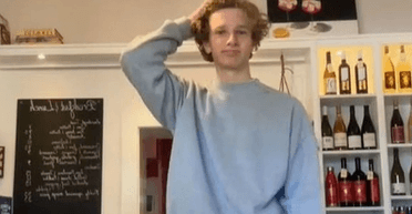 Не зміг стримати сльози: студент відкрив кав'ярню, яка стала популярною через відео в TikTok