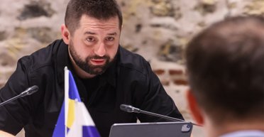 "Космонавт": Арахамия упрекнул Гончаренко за отказ голосовать за военное положение