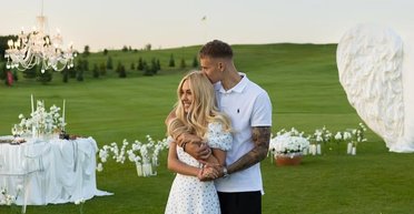 Блогерша Квиткова заинтриговала намеками на подготовку к свадьбе с любимым-футболистом (фото)