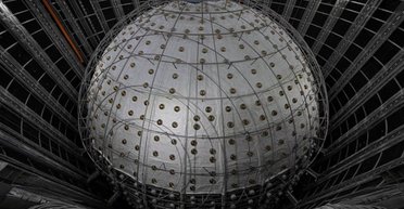 У Китаї побудували підземну сферу за $300 мільйонів для виявлення примарних частинок (фото)