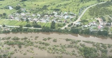 В России в четвертый раз за 2 недели прорвало дамбу: некоторые районы ушли под воду (фото)