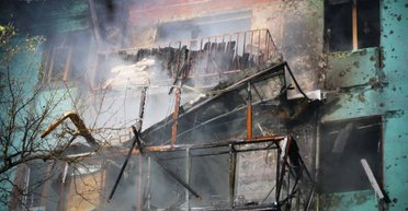 9 ударів "шахедами" та пожежі у житлових масивах: наслідки атаки РФ у Києві та Запоріжжі (відео)