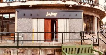 Родина обжилась у занедбаному банку: тепер це "ідеальний" дім, про який мріють мільйони (фото)