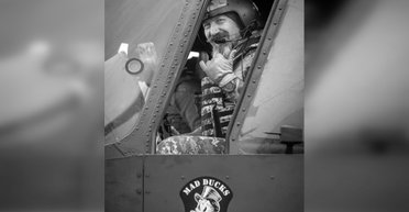 Летал на "Азовсталь" и спасал раненых: в бою погиб пилот Ми-8 Виталий Пляка (видео)