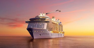 Дівчина після душу вийшла на балкон круїзного лайнера і тільки потім помітила камери (відео)