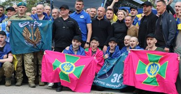 Четвертый обмен за неделю: Украина вернула домой военнопленных из РФ (фото)