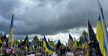 Росіяни вдарили дроном по траурній процесії в Сумах: що відомо
