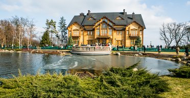 Межигорский узел. Почему правительство до сих пор не знает, что делать с имением Виктора Януковича
