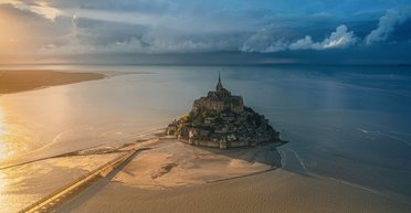 Появляется и исчезает с приливами: туристы нашли остров, который напоминает сказочную страну (фото)