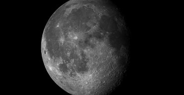 Місяць виявився несподівано нерівним: вчені з'ясували, у чому причина