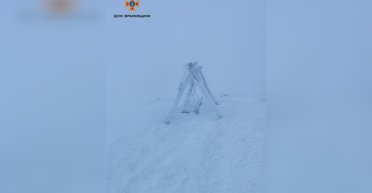 "Настоящая зимняя сказка": в Буковеле выпал снег, температура упала до -8 (видео)