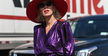 Гости показов Недели моды в Нью-Йорке в объективах уличных фотографов