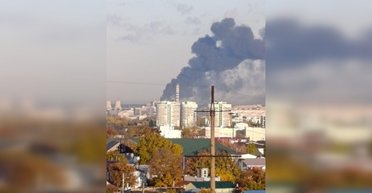 В оккупированном Крыму горят две нефтебазы после атаки дронов (видео)