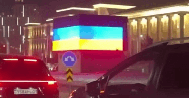 Під час візиту Путіна до Астани LED-екран замість російського показав український прапор (відео)
