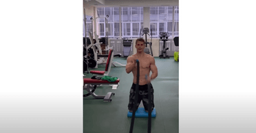 Немов бодибілдер: "динамівець" набрав форму, тренуючись з екстренером Зеленського (відео)