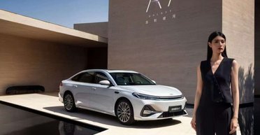 Geely представила "супергибрид" за $14 000 с расходом 2,7 л на 100 км (фото)