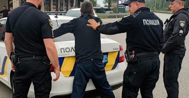 "Мав працевлаштуватись": чоловік під час співбесіди викрав у роботодавця Mercedes