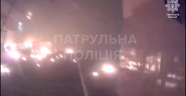 ВС РФ ударили по больнице в Херсоне: момент атаки попал на видео патрульных (видео)