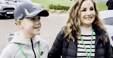 "Мамо, дихай": хлопчик схопив кермо після того, як жінка знепритомніла (фото)