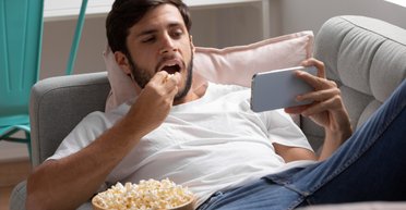 В Украине запретили популярные пиратские онлайн-кинотеатры из России: список сайтов