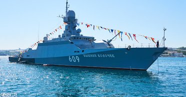 Корабель ЧФ РФ "тікав" від українських дронів і врізався у танкер, — Defense Express (фото)