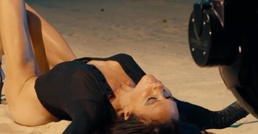 50-річна Вікторія Бекхем роздяглася для реклами своїх парфумів (фото, відео)