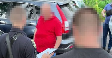 Допомагав ухилянтам за хабар: на Полтавщині затримали посадовця ТЦК (фото)