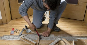 Под домом нашли "реку": мужчина вскрыл пол и увидел воду под бетоном (фото)