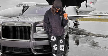 "Мой Роллс-Ройс залило водой": известный тиктокер рассказал о наводнении в Дубае (видео)