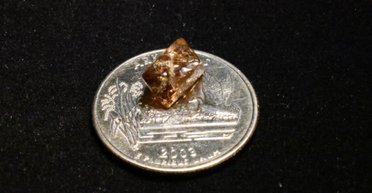 Удача за 13 доларів: турист знайшов великий алмаз під час прогулянки в парку (фото)