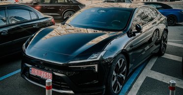 В Киеве заметили новейший спортивный электрокроссовер от Volvo без заднего стекла (фото)