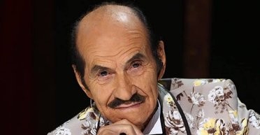 Через три роки: на могилі Чапкіса встановили пам'ятник із помилками (фото)