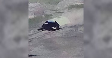 Оккупанты бросили в бой танк-черепаху с огромной защитой от FPV-дронов (видео)