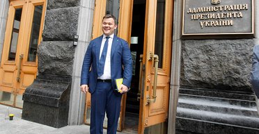 Хроники лжеотставки.  Кто и зачем сначала "уволил", а затем "вернул в кресло" главу ОП