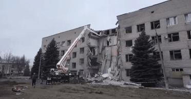 "Тривають рятувальні роботи": в ДСНС назвали кількість постраждалих внаслідок удару по Селидовому (відео)