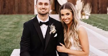 "Розлучена" в дитсадочку пара через десятиліття знову зустрілася й створила сім'ю (фото)