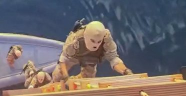 Иранцы показали, как брали на абордаж корабли: в США заявили, что перемирие это не нарушает