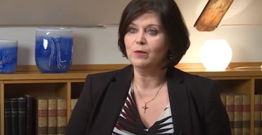 В Исландии уволили министра, родившую от 15-летнего во время работы опекункой