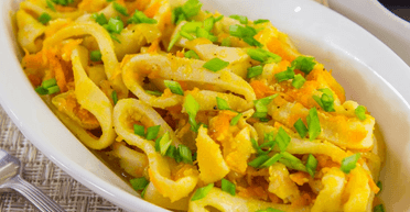 Кільця кальмара, тушковані з цибулею та морквою: смачна страва за 30 хвилин