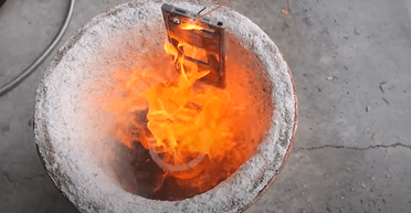 Samsung Galaxy S24 Ultra за $1300 розплавили вогнем: чим відрізняється від iPhone 15 (відео)