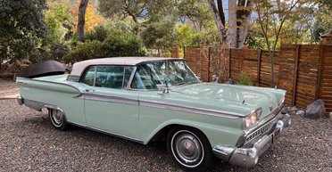 Редкая капсула времени: обнаружен кабриолет Ford 50-х в идеальном состоянии (фото)