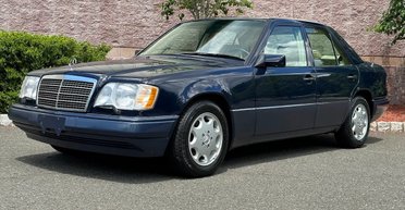 Старый неприметный Mercedes W124 ушел с молотка по цене нового BMW M3 (видео)