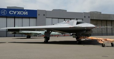 Російський перспективний БПЛА С-70 "Охотник" з'явиться на фронті не скоро: у чому причина