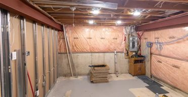 Жінка повернулася з поїздки і не могла повірити в те, що чоловік зробив із підвалом (фото)