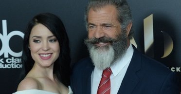 Мел Гібсон раптово розлучився з подружкою, яка годилася йому в дочки