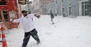 Зимний шторм обрушился на США: в Новом Орлеане впервые за 15 лет выпал снег