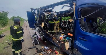 Росія вбила сім'ю, яка їхала у маршрутці: Зеленський відреагував на удар по Сумщині