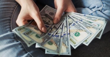 Яким буде курс долара і євро у 2026 році, і від чого він залежить: відповідь економіста