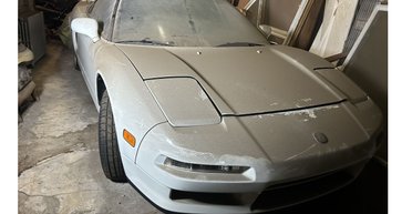 Капсула времени из 90-х: обнаружен культовый суперкар Honda в новом состоянии (фото)